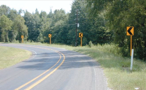 enhanced delineator for horizontal curves traffic safety engineering tips